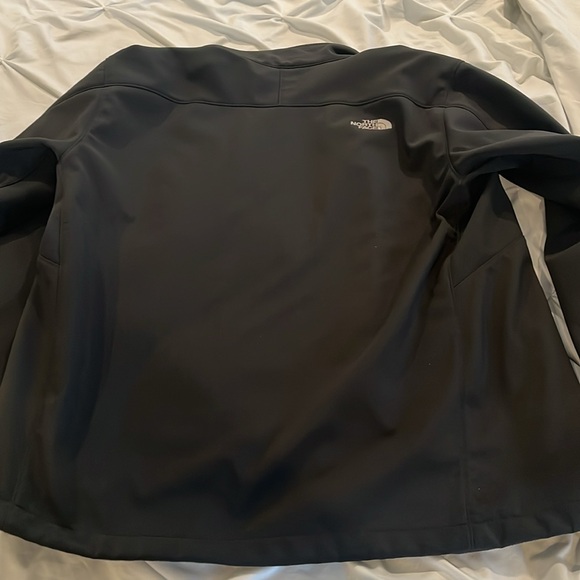 Men’s Northface Jacket - Picture 3 of 6